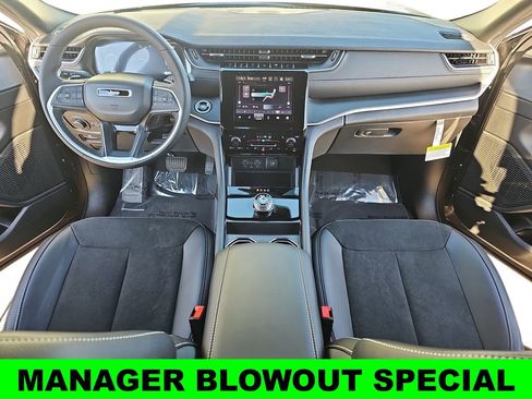 New 2025 Jeep Grand Cherokee Altitude AWD/4WD image 9