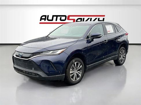 Used 2024 Toyota Venza LE image 3