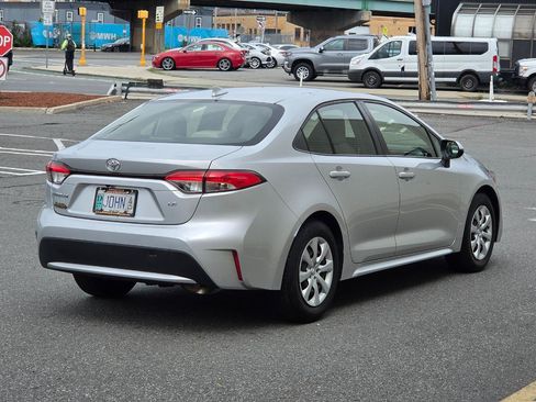 Used 2020 Toyota Corolla LE FWD image 7
