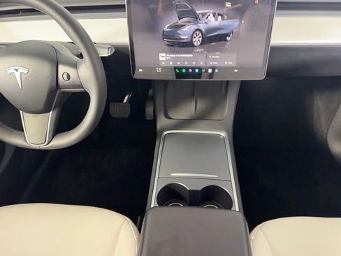 Used 2024 Tesla Model Y 2WD image 16