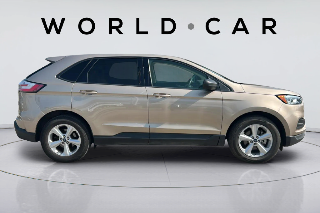 Used 2020 Ford Edge SE FWD image 2