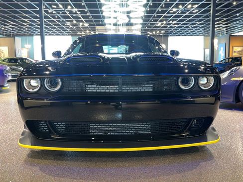 Used 2023 Dodge Challenger SRT Hellcat RWD image 2