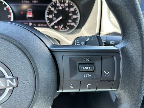 Used 2024 Nissan Rogue S FWD image 22