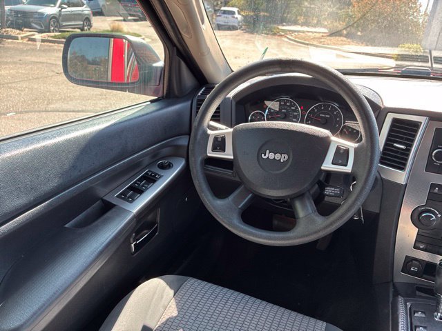 Used 2010 Jeep Grand Cherokee Laredo w/ Popular Equipment Group AWD/4WD image 15