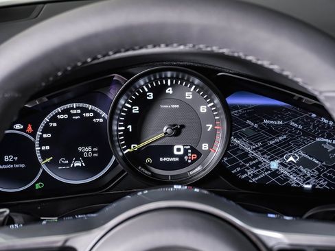 Certified 2023 Porsche Cayenne Platinum Edition image 21