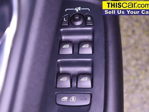 Used 2025 Volvo XC60 B5 Plus AWD/4WD image 31