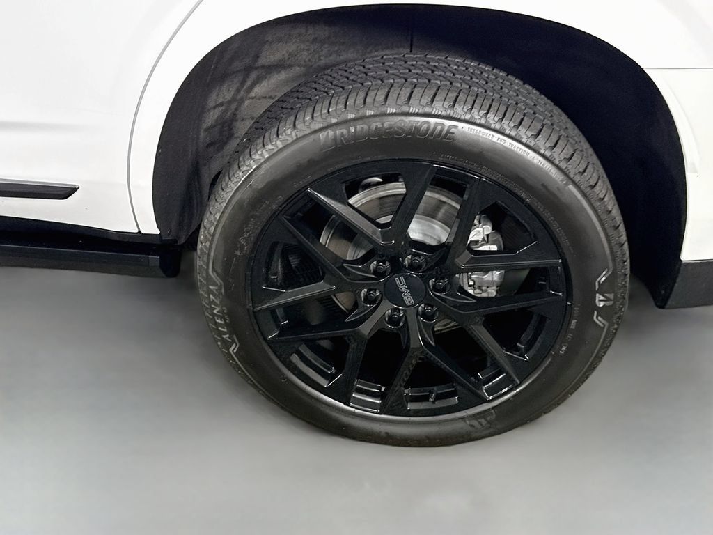 Used 2025 GMC Yukon Denali Ultimate AWD/4WD image 39