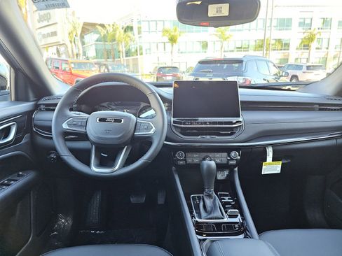 New 2026 Jeep Compass Latitude image 25