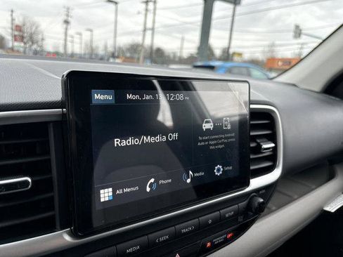 New 2025 Hyundai Venue SEL image 23