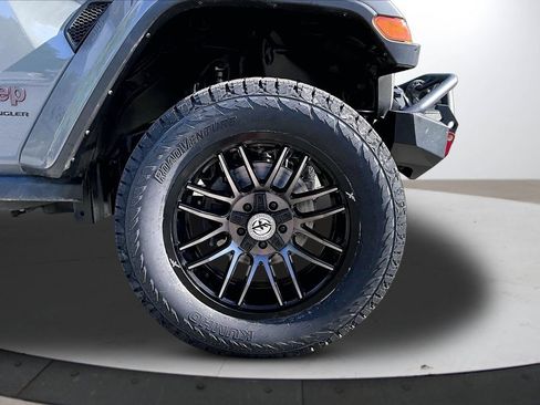 Used 2023 Jeep Wrangler Unlimited Rubicon w/ LED Lighting Group AWD/4WD image 33