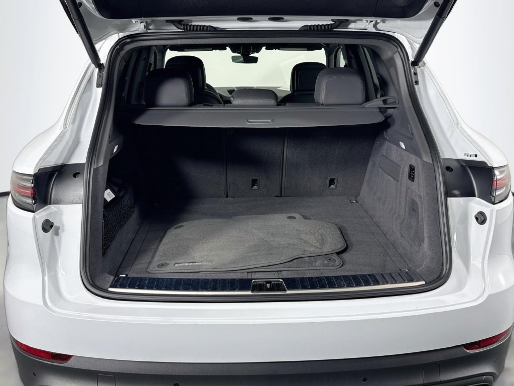Certified 2023 Porsche Cayenne AWD/4WD image 25