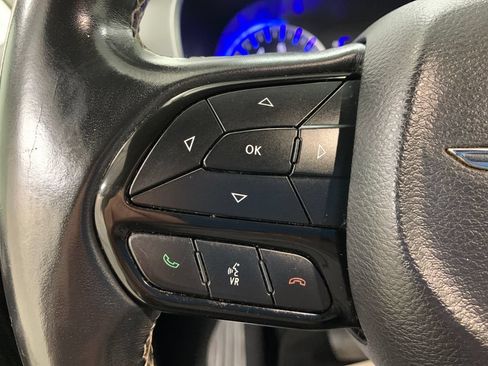 Used 2018 Chrysler Pacifica Touring Plus w/ S Appearance Package FWD image 10