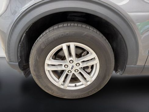 Used 2023 Ford Explorer XLT RWD image 9
