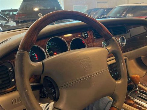 Used 2006 Jaguar XK8 Convertible RWD image 16