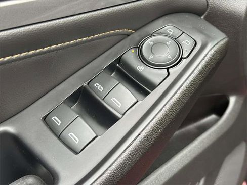 Used 2021 Chevrolet Traverse LT image 21