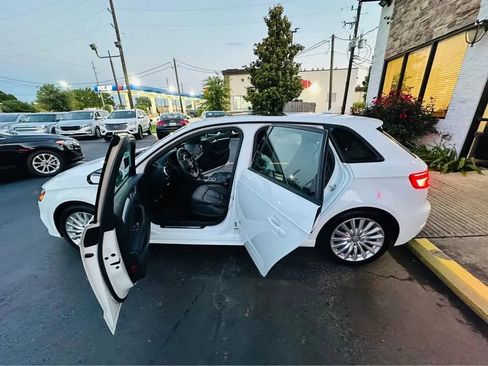 Used 2018 Audi A3 e-tron Premium image 14