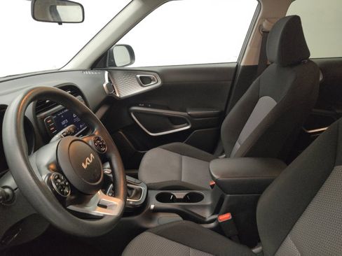 Used 2022 Kia Soul LX image 17