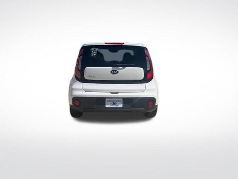 Used 2018 Kia Soul FWD image 4
