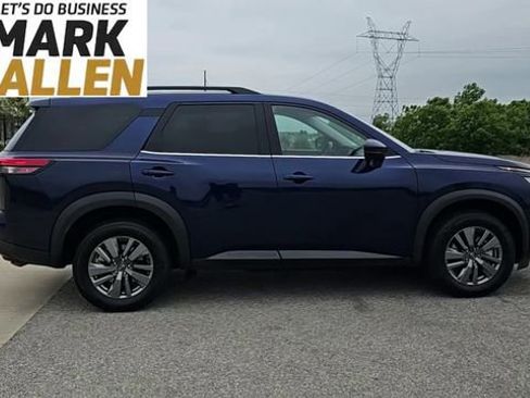 Used 2025 Nissan Pathfinder SV AWD/4WD image 9