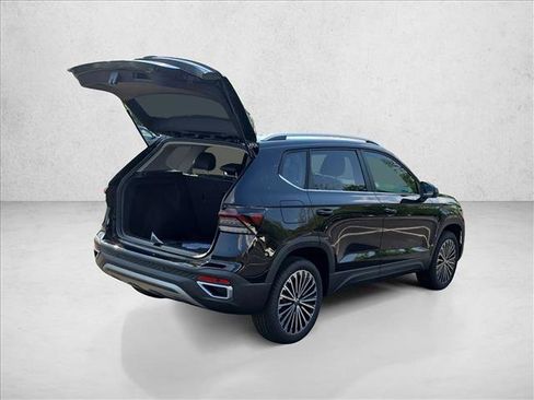 New 2026 Volkswagen Taos SE FWD image 2