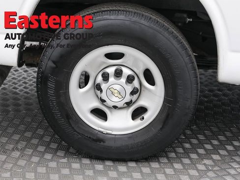 Used 2023 Chevrolet Express 2500 w/ Driver Convenience Package image 29