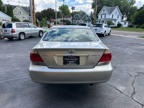 Used 2005 Toyota Camry LE FWD image 4