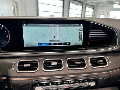 Used 2023 Mercedes-Benz GLS 450 4MATIC image 9