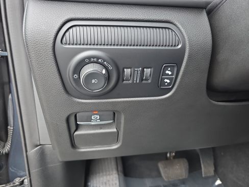 Used 2024 Jeep Wagoneer 4WD w/ Premium Group I image 24