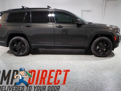 Used 2022 Jeep Grand Cherokee L Limited w/ Black Appearance Package RWD image 6