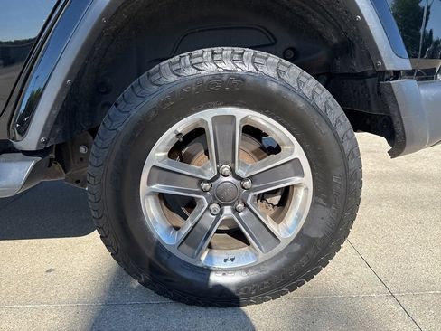 Used 2018 Jeep Wrangler Unlimited Sahara AWD/4WD image 52
