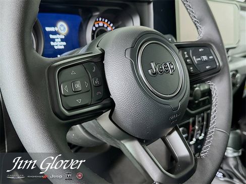 New 2025 Jeep Gladiator Sport image 27