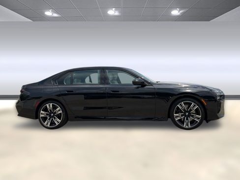 New 2026 BMW 740i w/ Premium Package RWD image 8