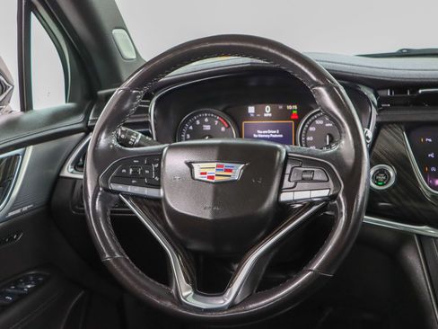 Used 2023 Cadillac XT6 Premium Luxury w/ Technology Package FWD image 12