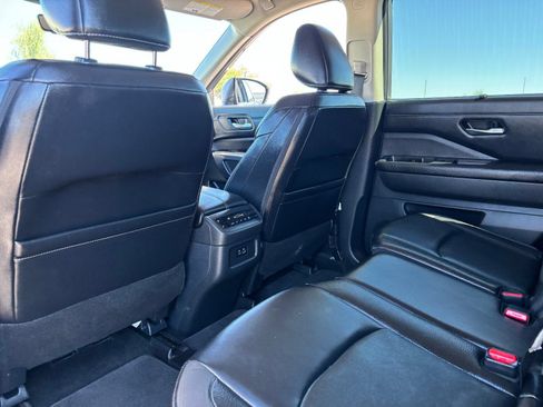 Certified 2023 Nissan Pathfinder SL FWD image 18
