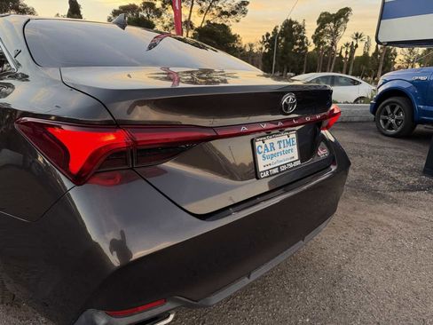 Used 2019 Toyota Avalon XLE w/ Moonroof Package image 5