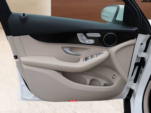 Used 2022 Mercedes-Benz GLC 300 image 10