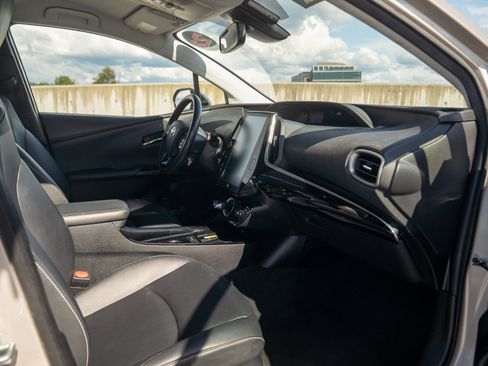 Used 2022 Toyota Prius Prime Limited FWD image 28