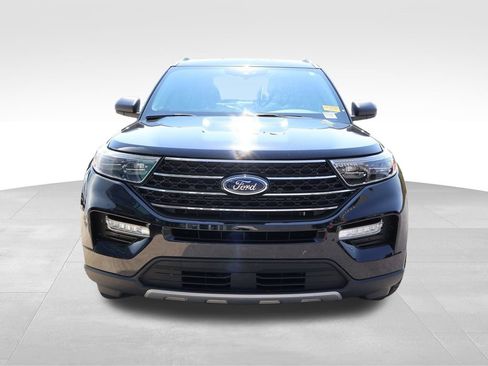 Used 2021 Ford Explorer XLT w/ Equipment Group 202A AWD/4WD image 5