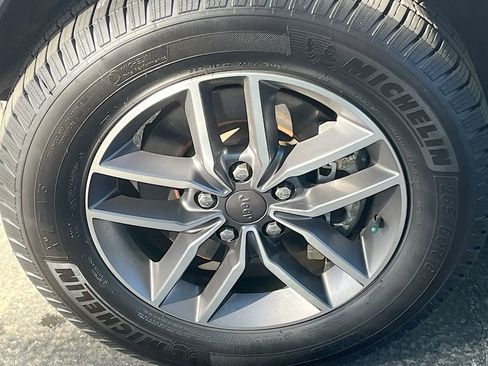 Used 2021 Jeep Grand Cherokee Limited image 32