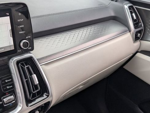 Used 2021 Kia Sorento SX image 28