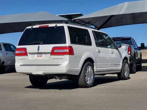 Used 2014 Lincoln Navigator L 2WD image 7