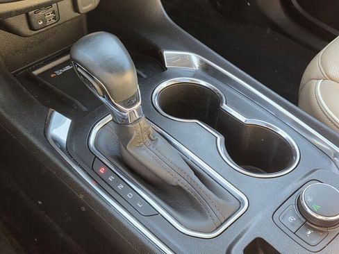 Used 2023 Chevrolet Traverse Premier image 36