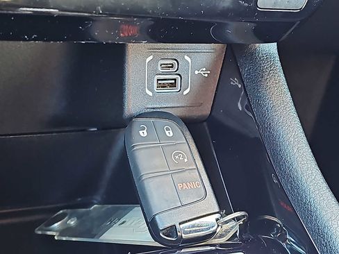 Used 2022 Jeep Compass Limited image 24