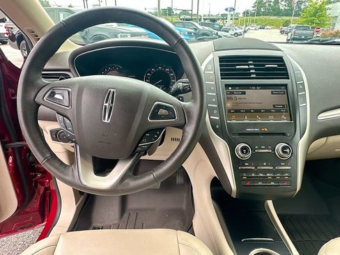 Used 2018 Lincoln MKC Premiere FWD image 19