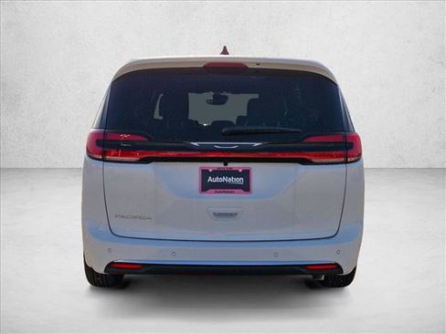 New 2027 Chrysler Pacifica Select FWD image 8