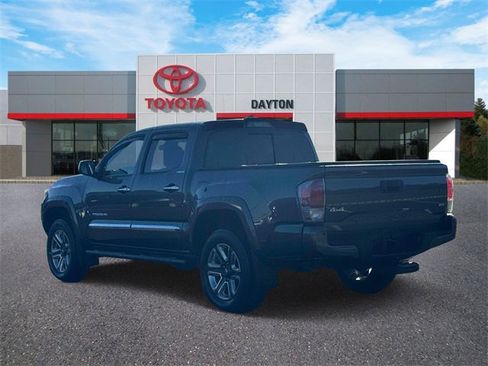 Used 2018 Toyota Tacoma Limited image 4