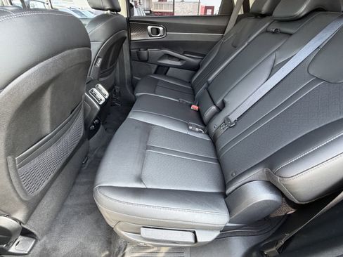 Certified 2022 Kia Sorento S w/ Panoramic Sunroof Package FWD image 28