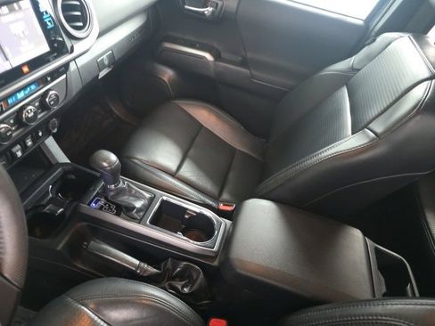 Used 2019 Toyota Tacoma Limited image 28