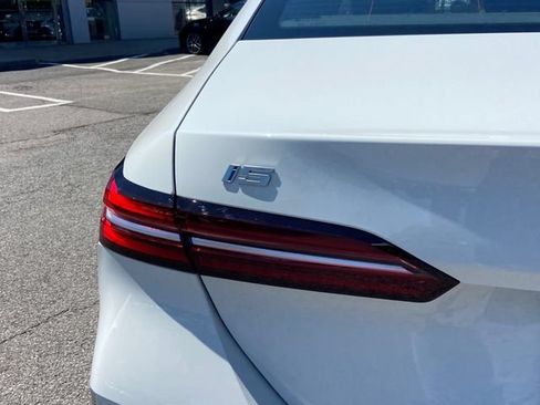 Used 2025 BMW i5 xDrive40 w/ Premium Package AWD/4WD image 34