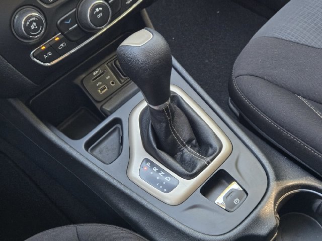 Certified 2016 Jeep Cherokee Latitude FWD image 26